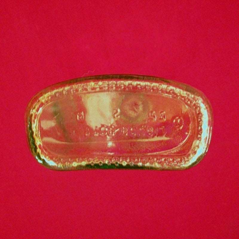 #Vintage #Antique #GlassBottle #Collectibles #Retro #HomeBar #Drinkware #VintageFinds #ClassicDesign #Nostalgia #Barware #MidCentury #UniqueItems #VintageStyle