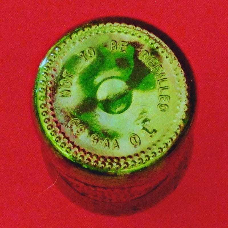 #Vintage #Antique #GlassBottle #Collectibles #Retro #HomeBar #Drinkware #VintageFinds #ClassicDesign #Nostalgia #Barware #MidCentury #UniqueItems #VintageStyle