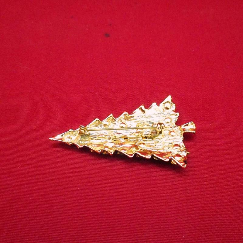 Antique 1960s Christmas Brooch and Wreath Earing