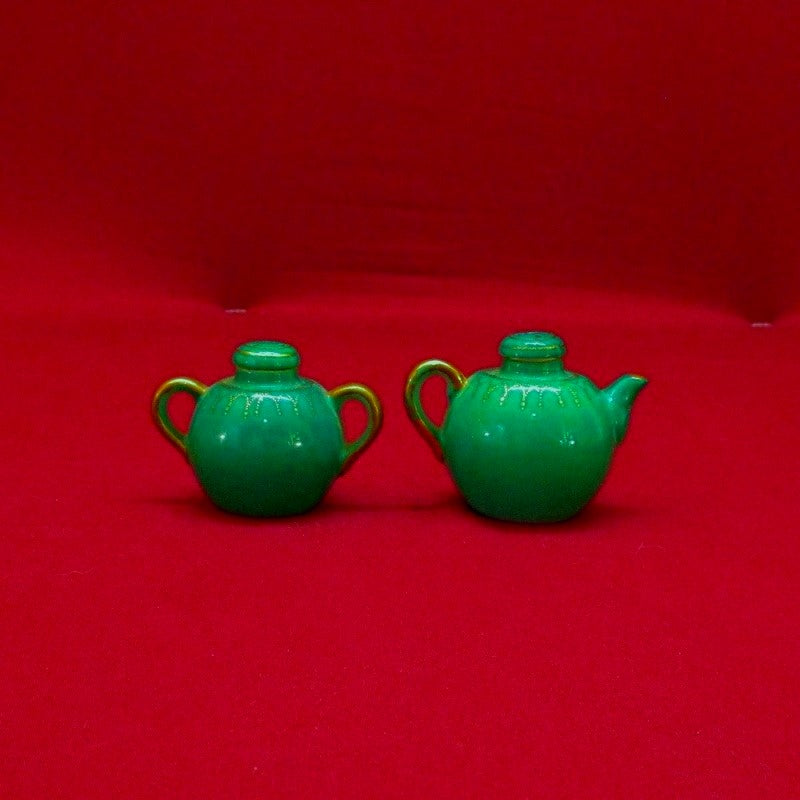 Antiques Vintage Small Teapot Salt and Pepper Set