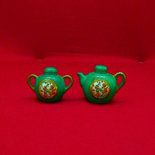 Antiques Vintage Small Teapot Salt and Pepper Set